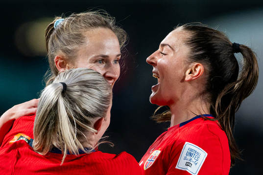 Caroline Graham Hansen of Norway celebrates with teammate