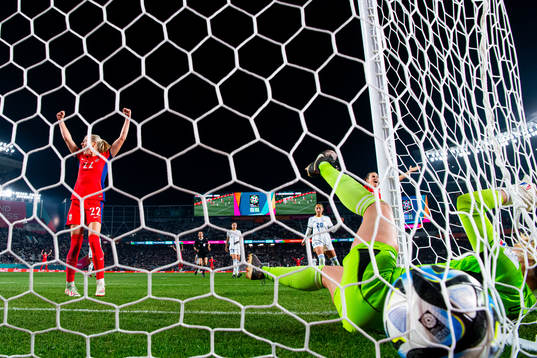 Sophie Román Haug of Norway celebrates the 4-0 goal past
