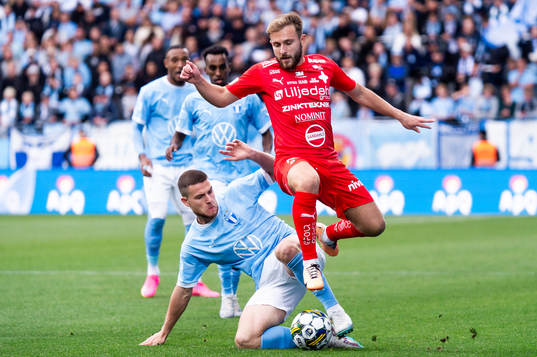 Malmö FFs Gabriel Busanello och Värnamos Albion Ademi