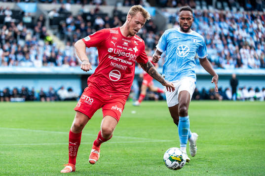 Värnamos Victor Eriksson och Malmö FFs Isaac Kiese Thelin