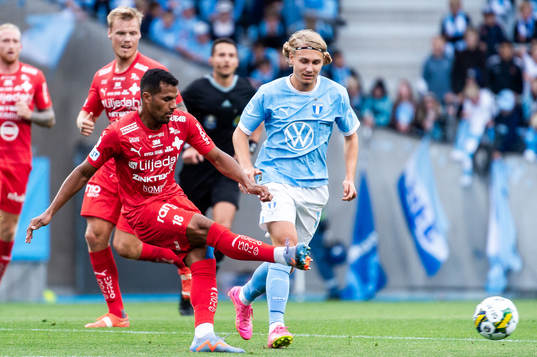 Värnamos Wenderson Oliveira do Nascimento och Malmö FFs