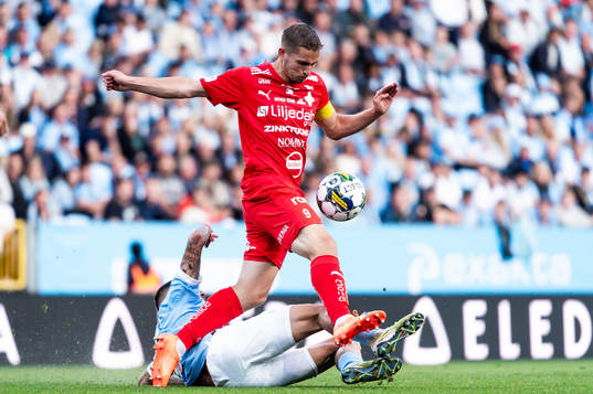 Värnamos Oscar Johansson och Malmö FFs Sergio Pena