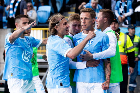 Malmö FFs Søren Rieks jublar med lagkamrater