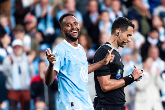 Malmö FFs Isaac Kiese Thelin jublar med lagkamrater