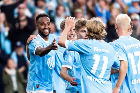 Malmö FFs Isaac Kiese Thelin jublar med lagkamrater