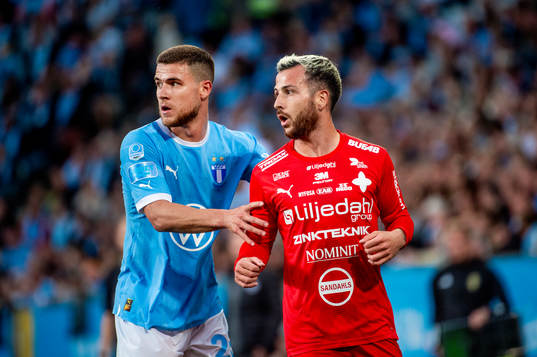 Malmö FFs Gabriel Busanello mot Värnamos Marco Bustos