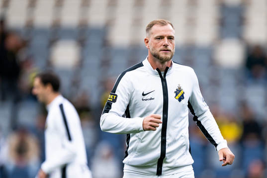 AIKs John Guidetti värmer upp