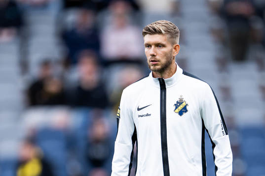 AIKs Anton Salétros värmer upp