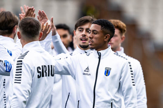 Sirius Tashreeq Matthews värmer upp