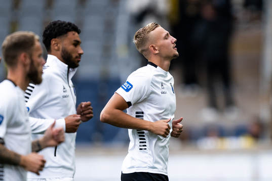 Sirius Henrik Castegren värmer upp