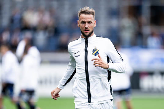 AIKs Alexander Milosevic värmer upp