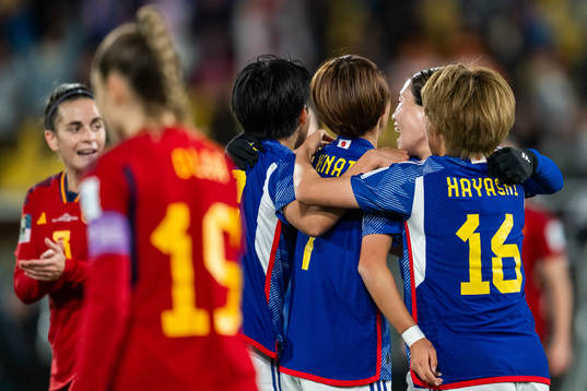 Hinata Miyazawa of Japan celebrates with team mates
