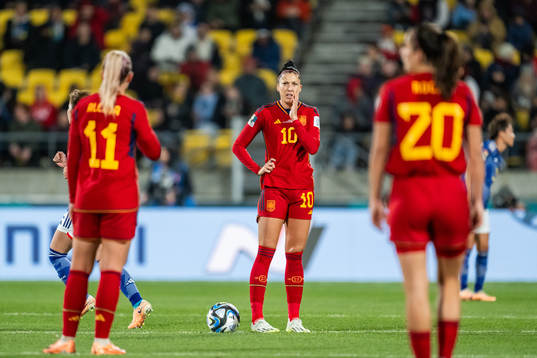 Alexia Putellas and Jennifer Hermoso of Spain look dejected