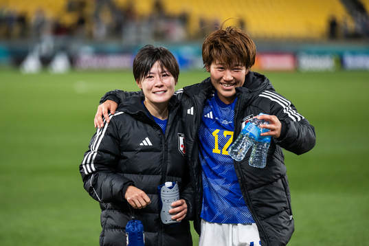 Hikaru Naomoto and Hana Takahashi of Japan celebrates