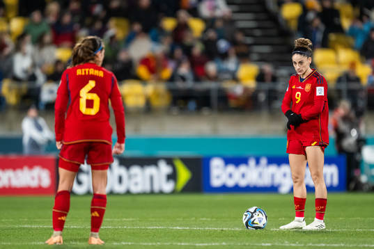 Esther Gonzalez of Spain looks dejected