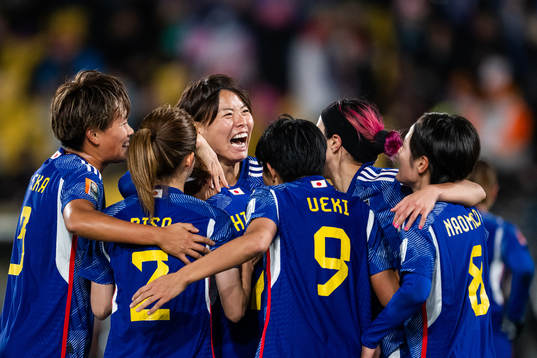 Hinata Miyazawa of Japan celebrates with team mates