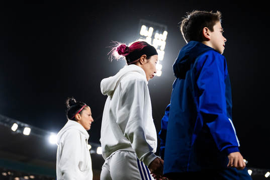 Jennifer Hermoso of Spain and Jun Endo of Japan enter the