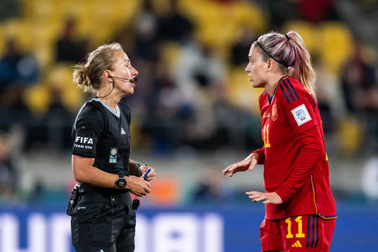 Referee Ekaterina Koroleva and Alexia Putellas of Spain