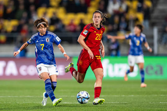 Hinata Miyazawa of Japan and Rocia Galvez of Spain