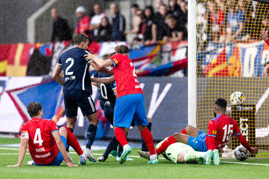 Utsiktens Albin Skoglund gör 1-0