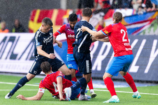 Utsiktens Albin Skoglund och Helsingborgs Thomas Rogne