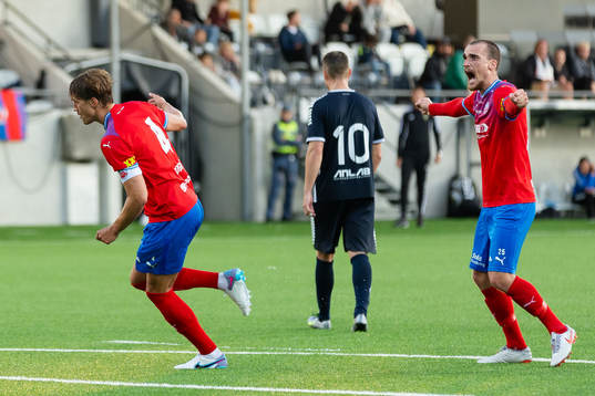Helsingborgs Thomas Rogne och Adam Hellborg jublar