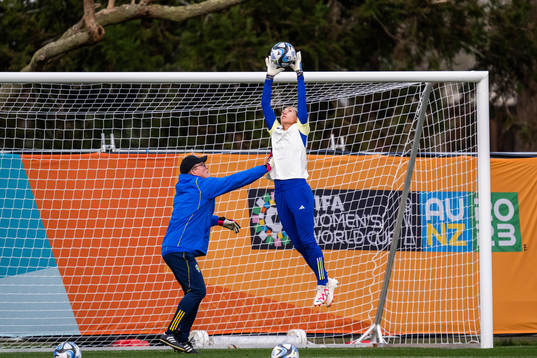 Goalkeeper coach Leif Troedsson and goalkeeper Jennifer