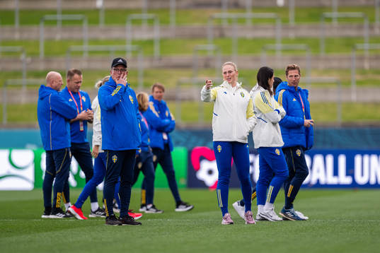 Goalkeeper coach Leif Troedsson and goalkeeper Tove Enblom