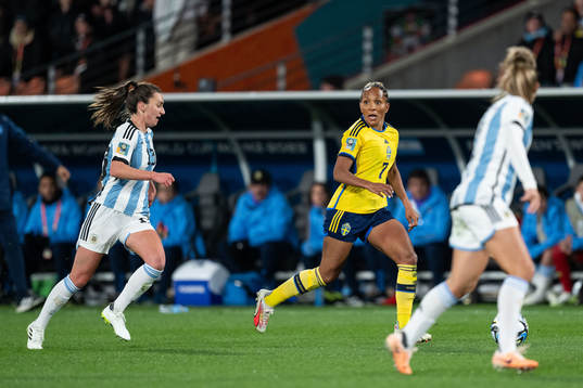 Sophia Braun of Argentina and Madelen Janogy of Sweden