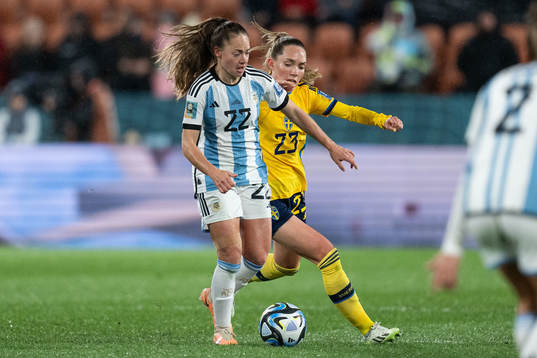 Estefania Banini of Argentina and Elin Rubensson of Sweden