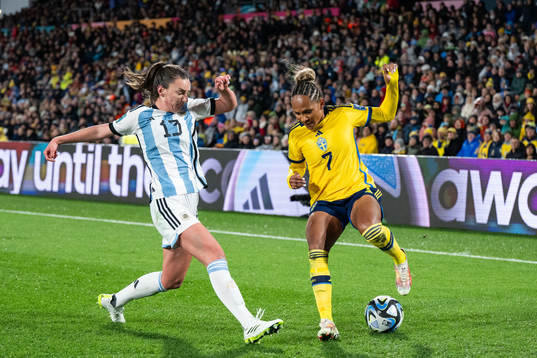 Sophia Braun of Argentina and Madelen Janogy of Sweden