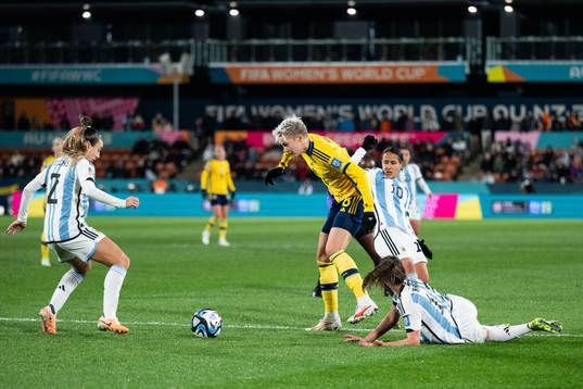 Adriana Sachs of Argentina and Lina Hurtig of Sweden