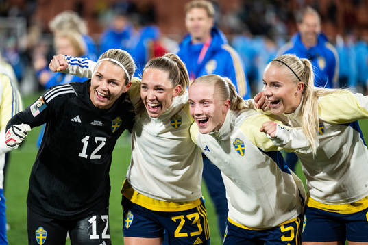 Goalkeeper Jennifer Falk, Elin Rubensson, Anna Sandberg and
