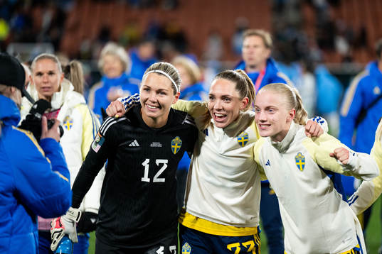Goalkeeper Jennifer Falk, Elin Rubensson and Anna Sandberg