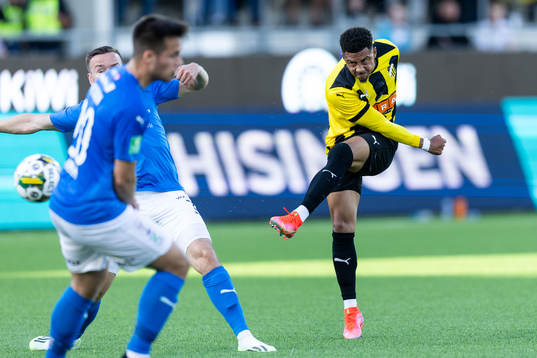Tobias Sana of Häcken scores 1-1