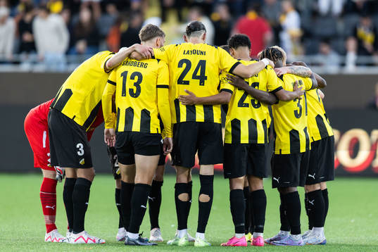 Players of Häcken gather