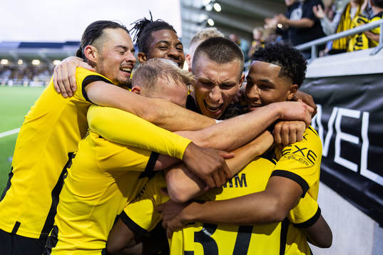 Ibrahim Sadiq of Häcken celebrates with team mates