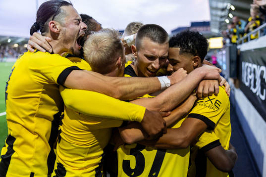 Ibrahim Sadiq of Häcken celebrates with team mates