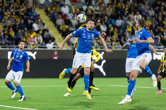 Vegard Forren of Klaksvik and Even Hovland of Häcken