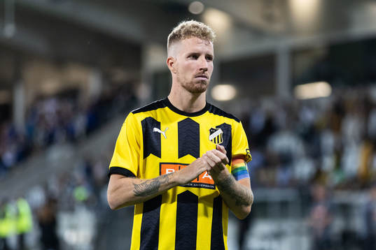 Samuel Gustafson of Häcken looks dejected