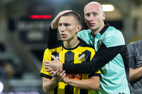 Kristoffer Lund Hansen and Valgeir Lunddal of Häcken look