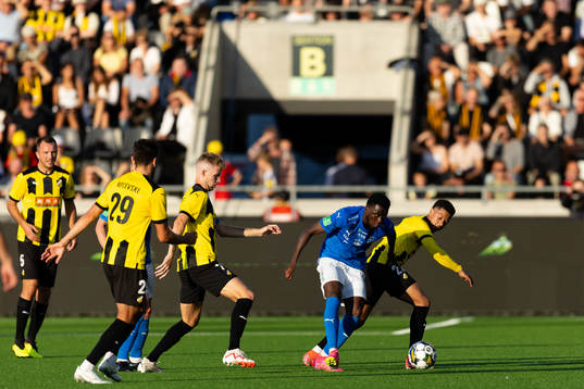 Luc Kassi of Klaksvik and Tobias Sana of Häcken