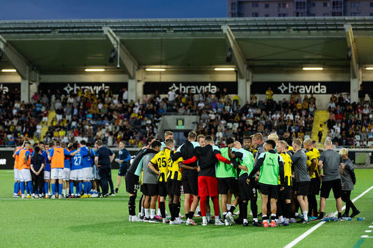 Both teams gathered