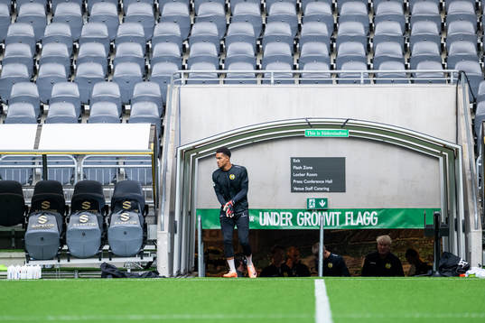 goalkeeper Oliver Dovin of Hammarby
