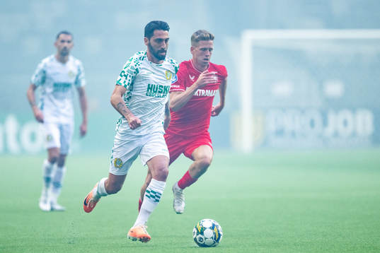 Nahir Besara of Hammarby and Gijs Smal of Twente