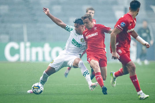 Jusef Erabi of Hammarby and Mathias Kjølo of Twente