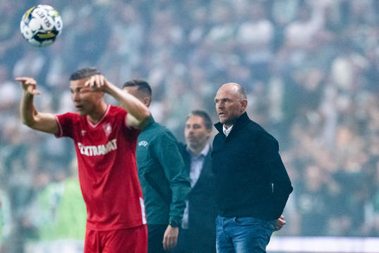 Head coach Joseph Oosting of Twente