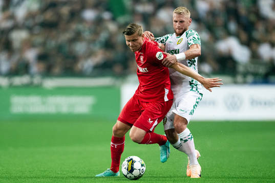 Alfons Sampsted of Twente and Simon Strand of Hammarby