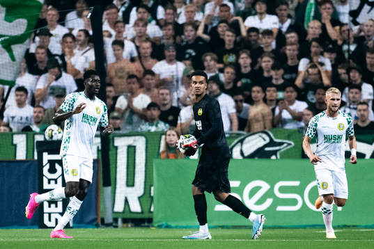 goalkeeper Oliver Dovin of Hammarby