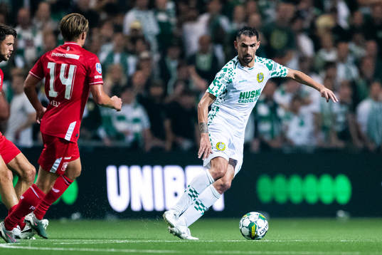 Sem Steijn of Twente and Loret Sadiku of Hammarby